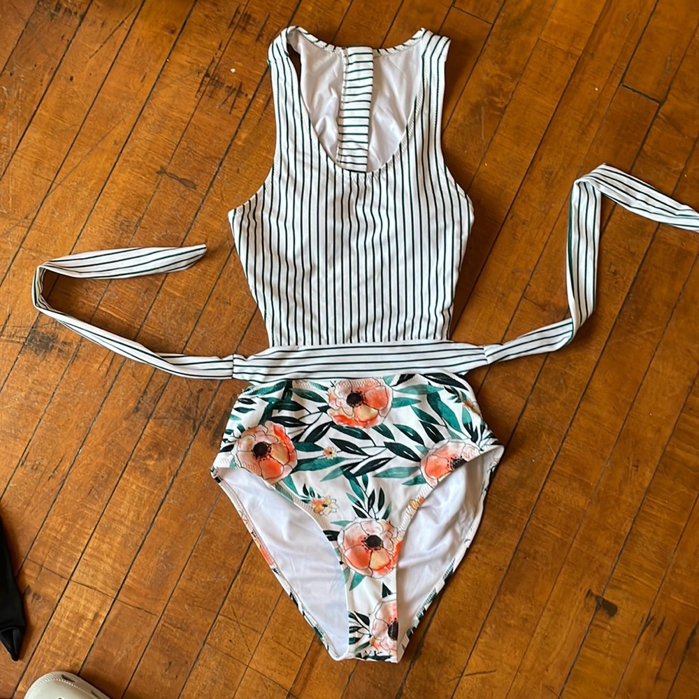 Cut out one piece swim cupshe M